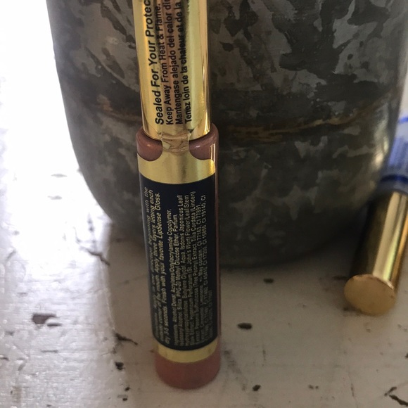 Bombshell LipSense - Picture 2 of 3